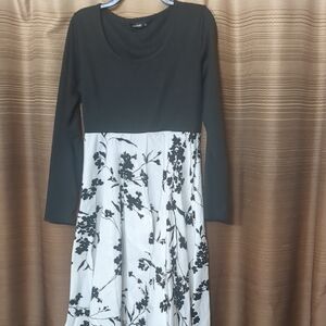 Black & White Floral Long-Sleeve Midi Dress